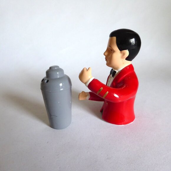 VINTAGE BARTENDER BAR HOLDING COCKTAIL SHAKER CERAMIC SALT & PEPPER SHAKER SET - Picture 5 of 9